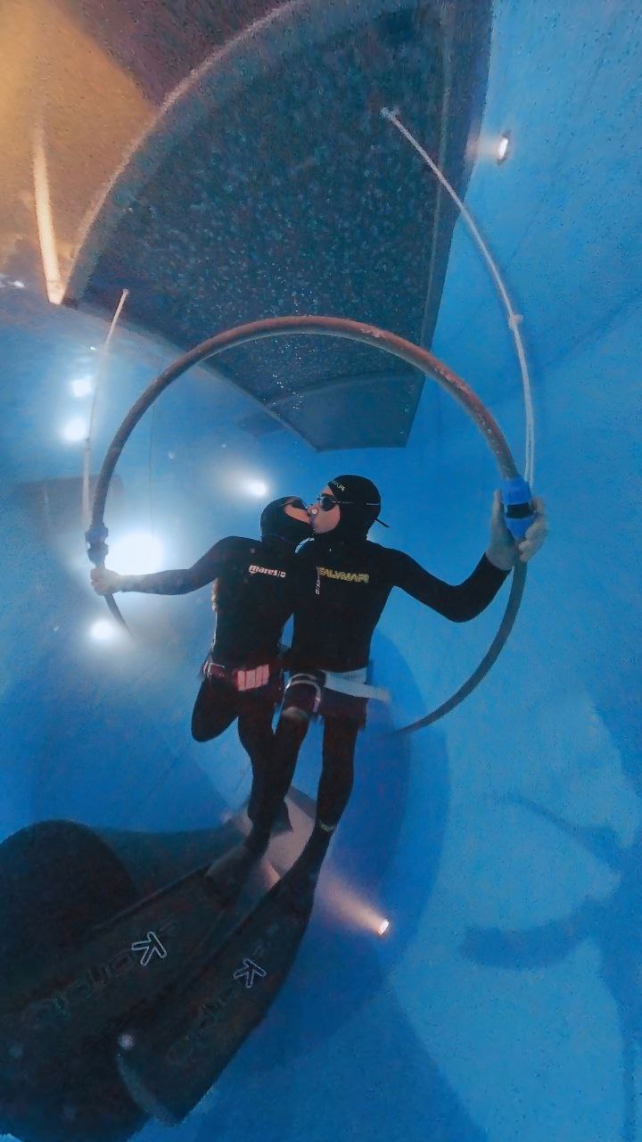 Platzhalterbild Unterwasserkuss (kuss.jpg)